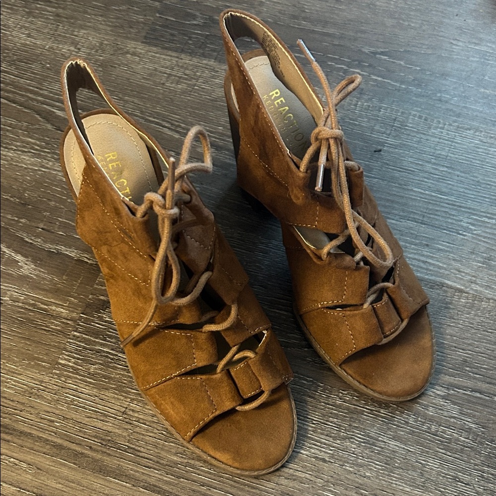 Kenneth Cole Reaction "Kay-Board" suede lace-up heels size 7.5